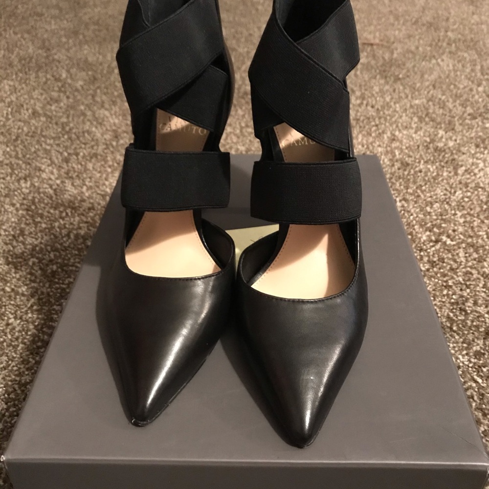 NIB Vince Camuto Black Leather Party Heels.